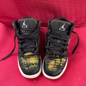 Youth Nike Air Jordan 1 GS Mid Black White Laser Orange